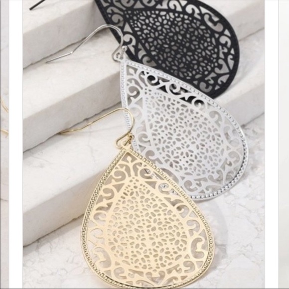 Earings - Picture 1 of 1